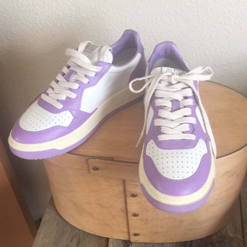 Womens Autry Retro Low-Top Sneakers
